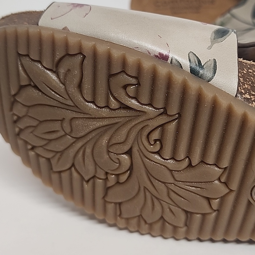Comfortiva Women's Floral Buckle Sandals - Cream and Brown Sz 8.5 Romantic - Picture 10 of 12